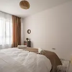 Central Spacious Apartment 606