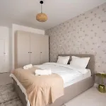 Central Spacious Apartment 606