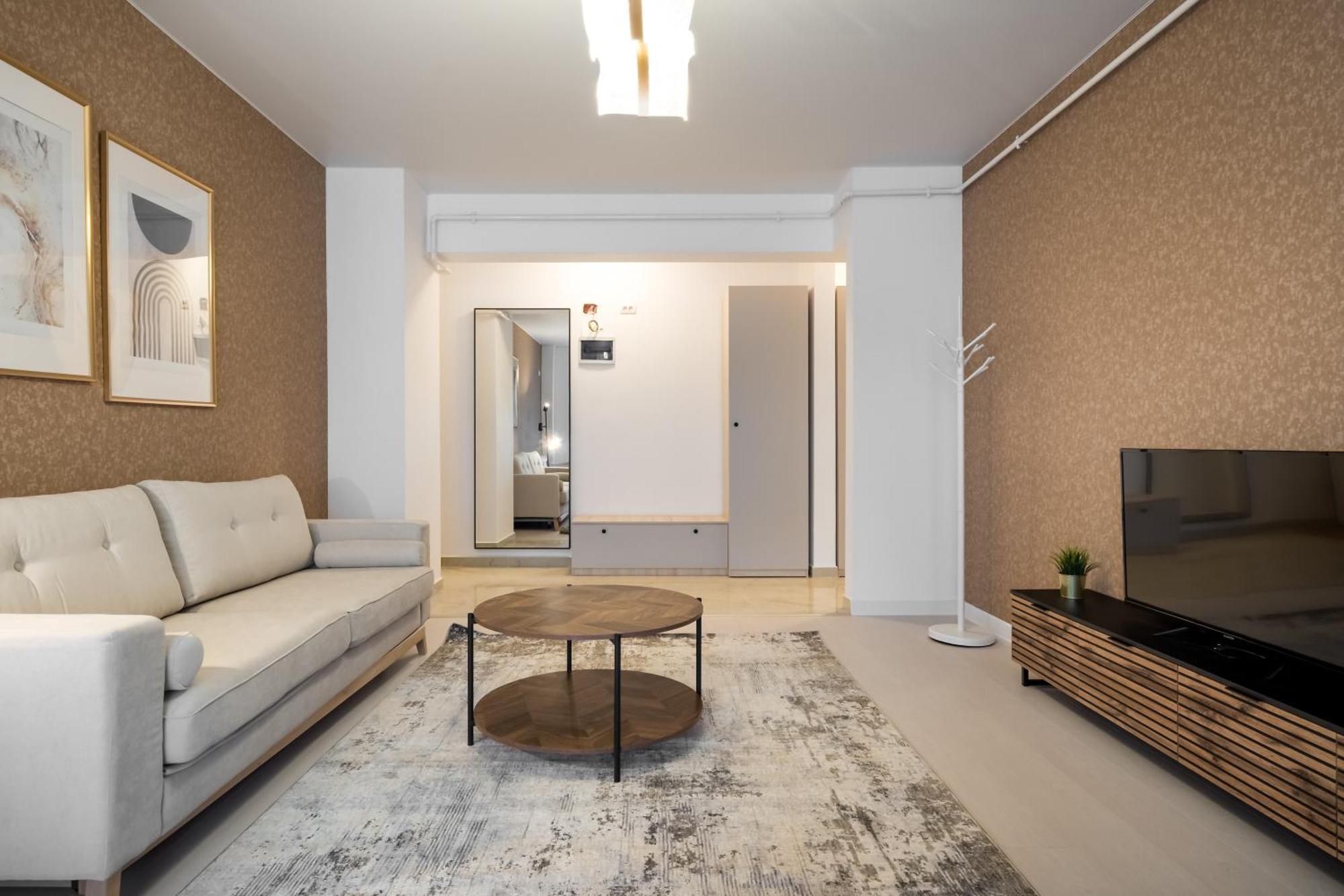Spacious 606 Apartament
