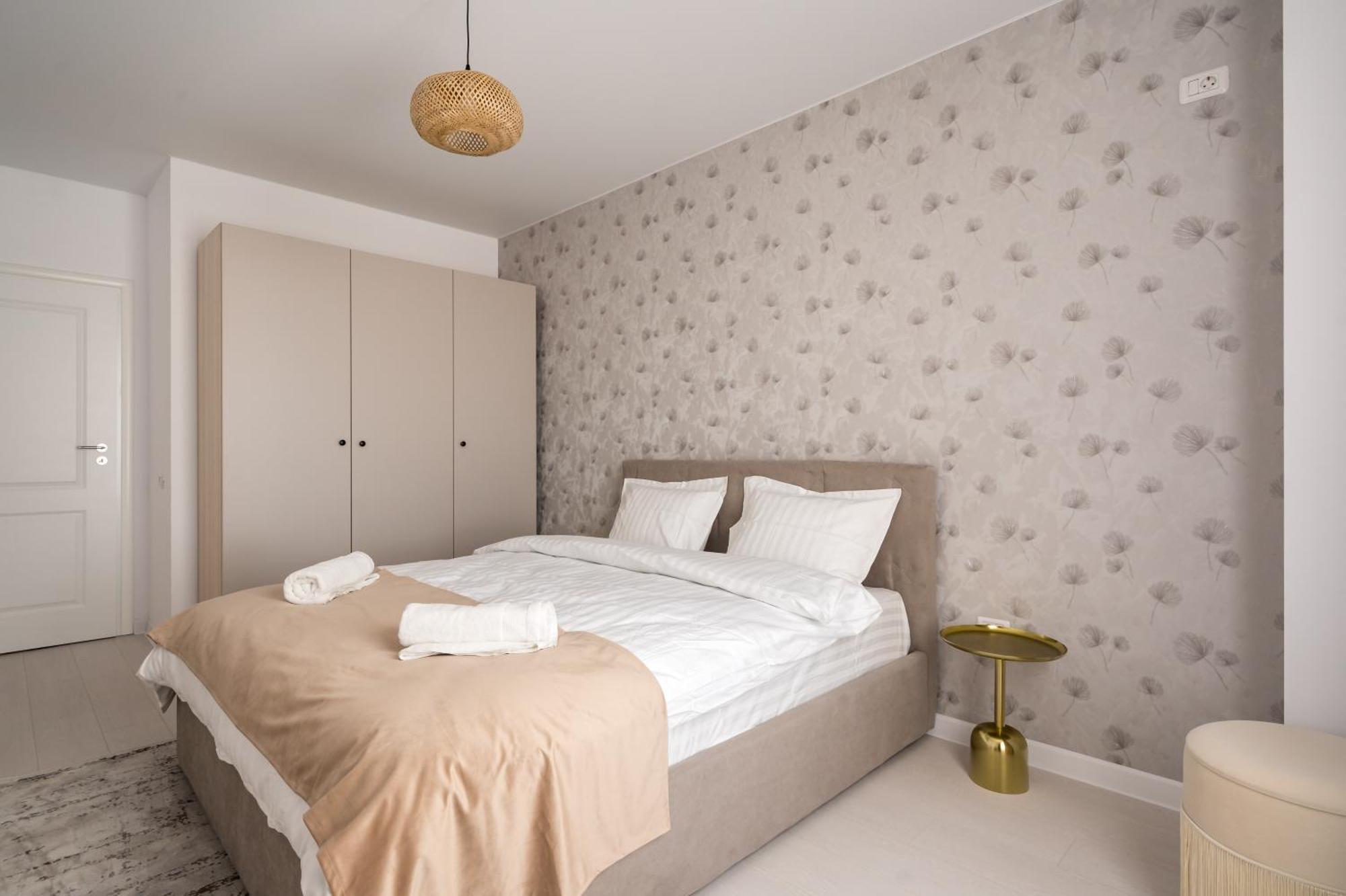 Spacious 606 Apartament *
