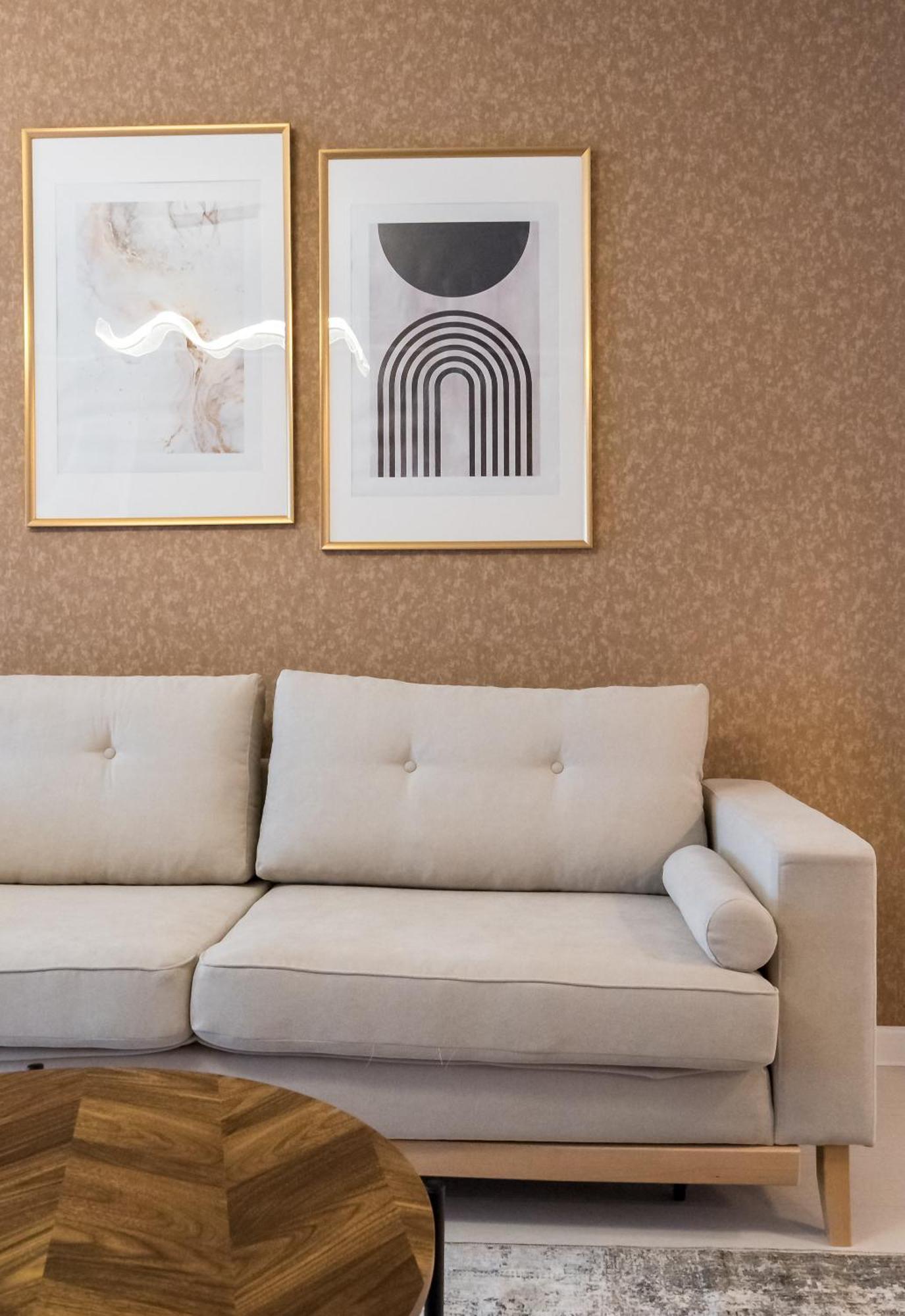 Spacious 606 Apartament